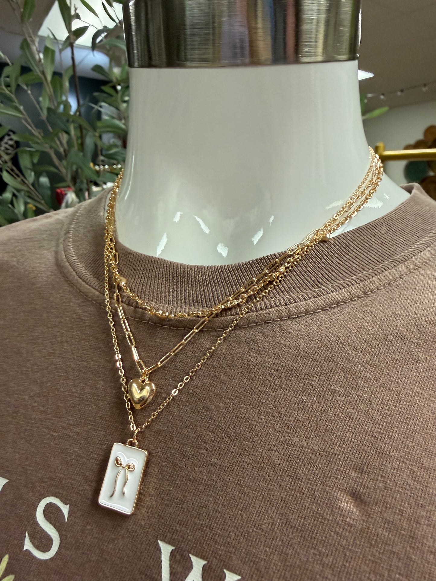Triple layer white bow pendant necklace