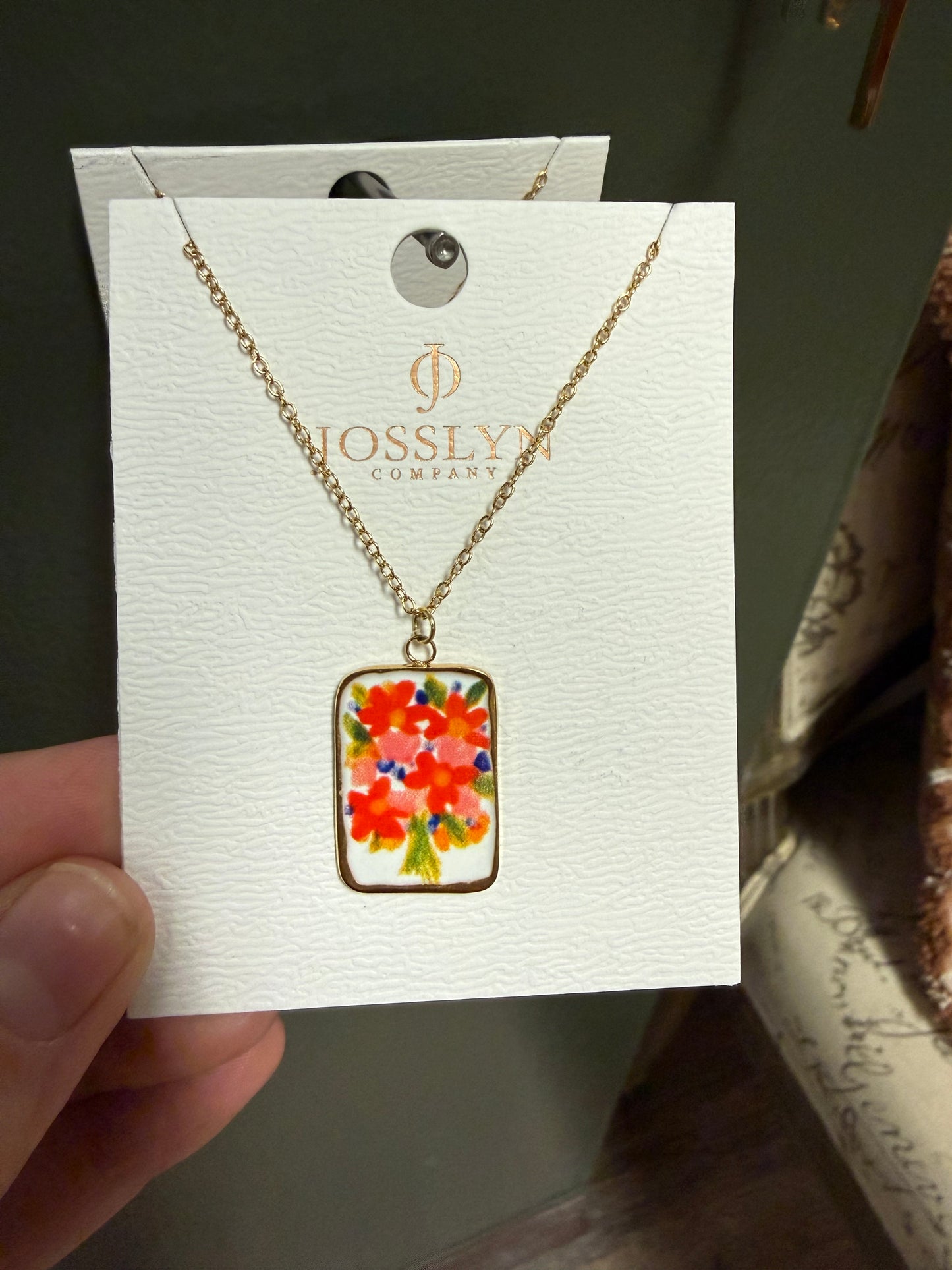 Single Floral pendant necklace