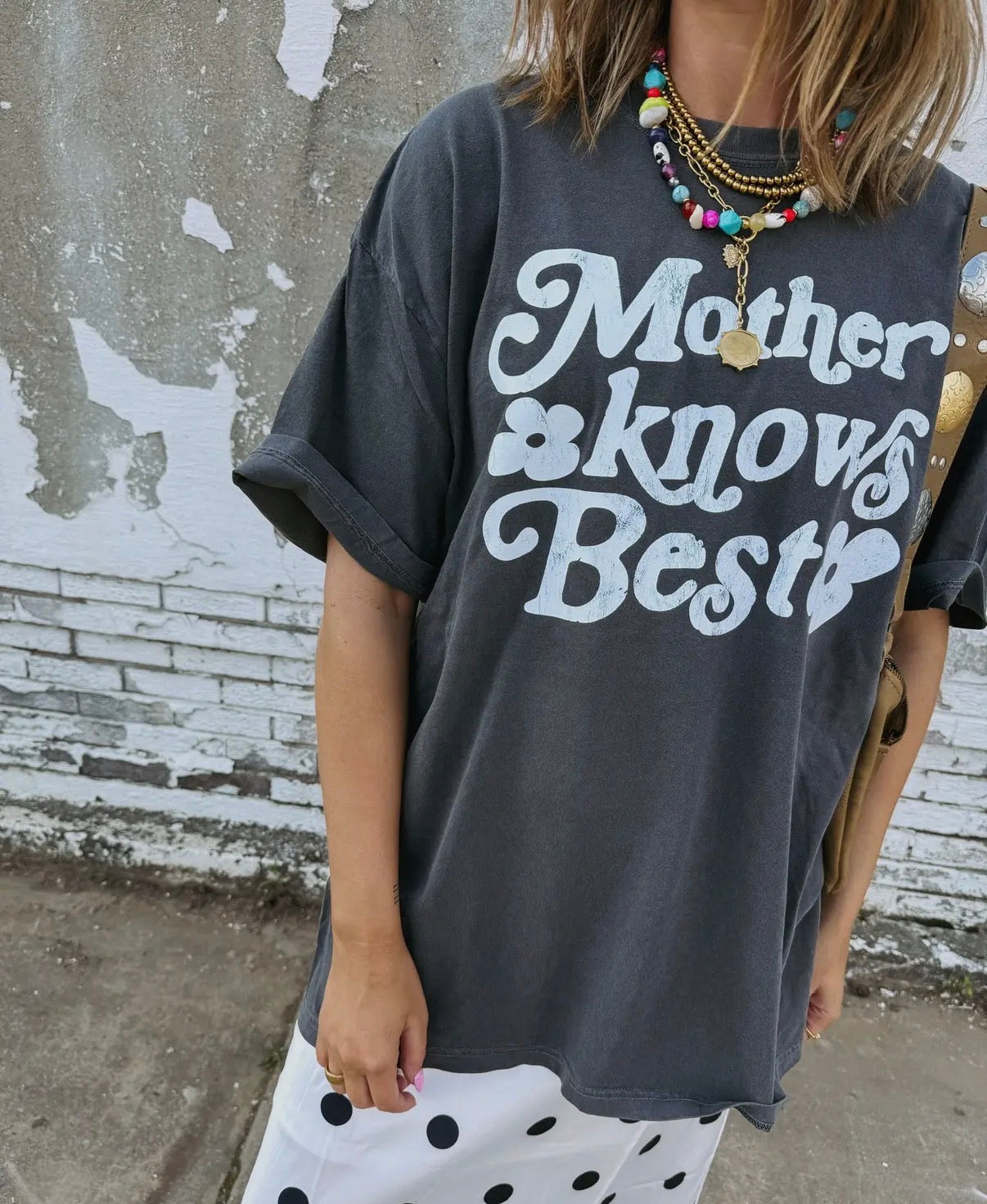 Mother knows best grey tee
