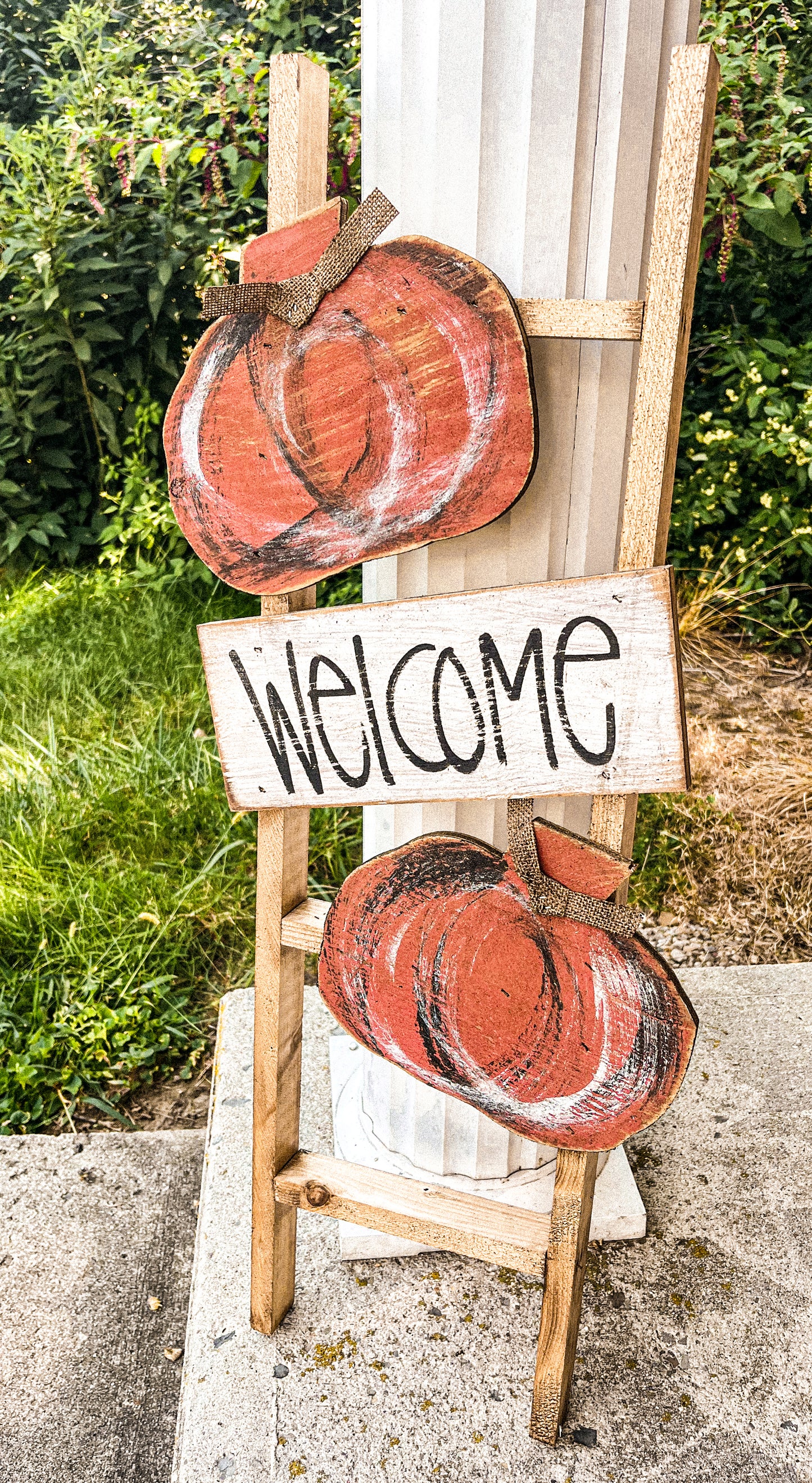 Welcome pumpkin ladder