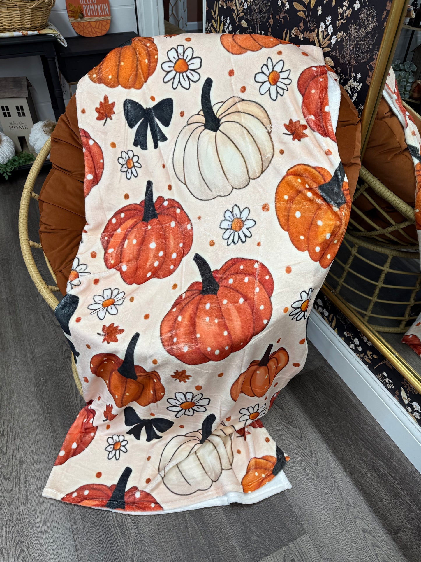 Pumpkin and bow throw blanket