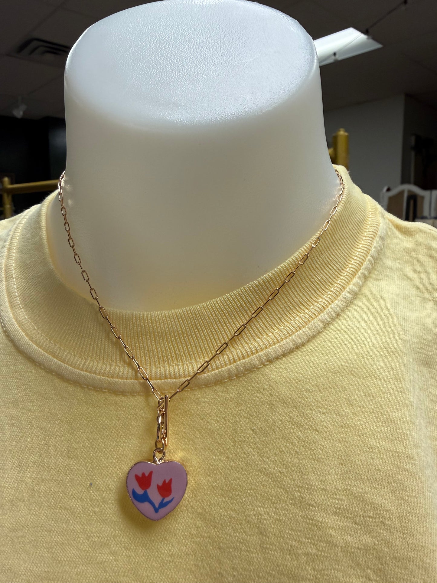 Flower pendant gold necklace