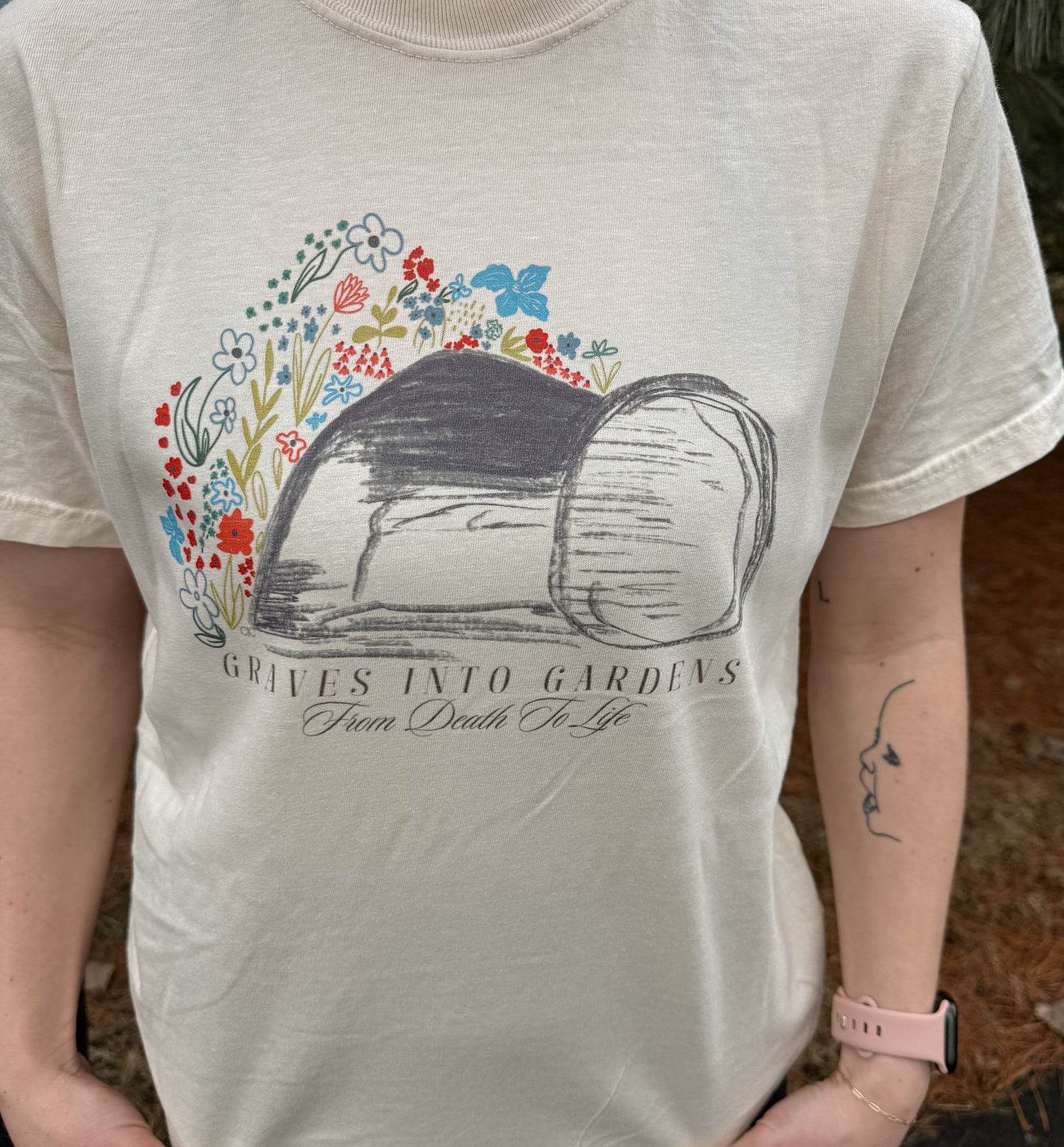 Graves into gardens graphic tee