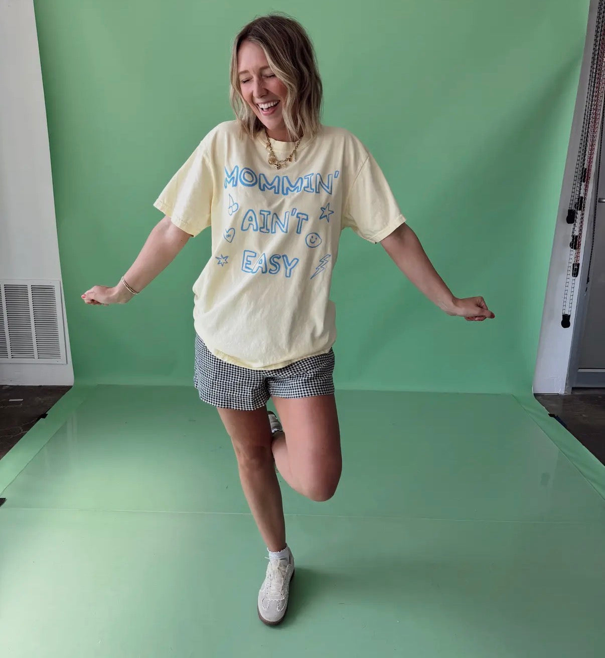 Mommin aint easy tee